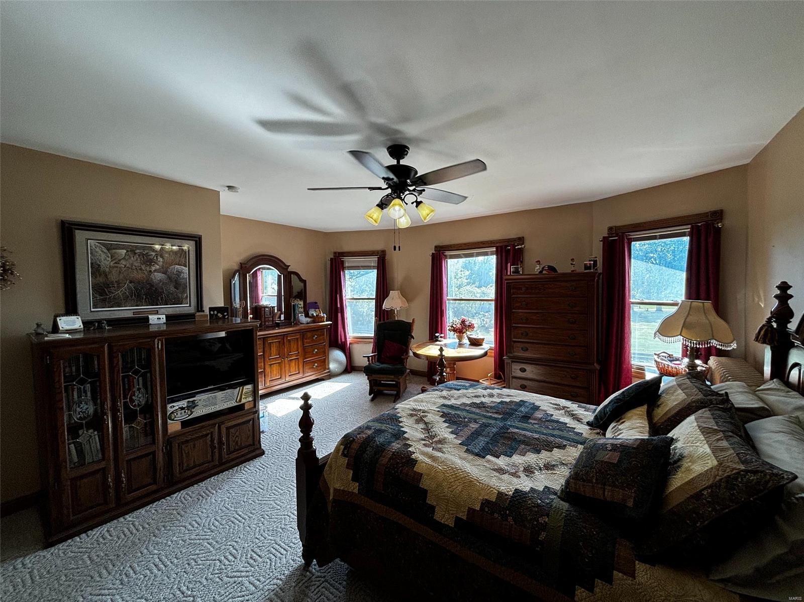 102 N Clark Street Property Photo 11
