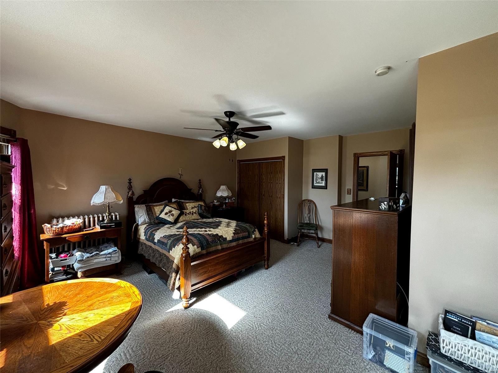 102 N Clark Street Property Photo 12