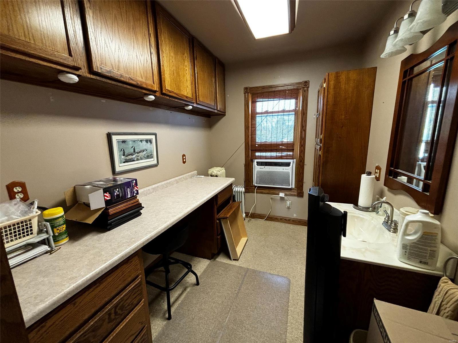 102 N Clark Street Property Photo 15