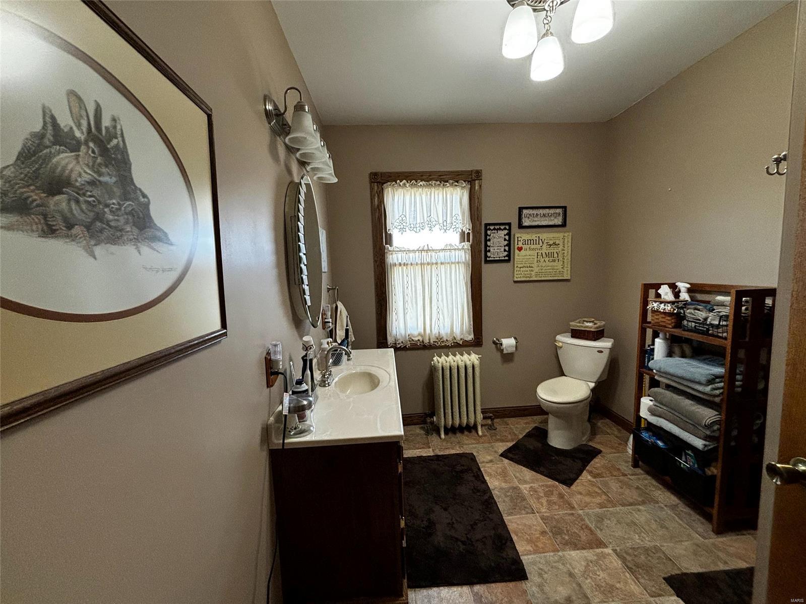 102 N Clark Street Property Photo 16