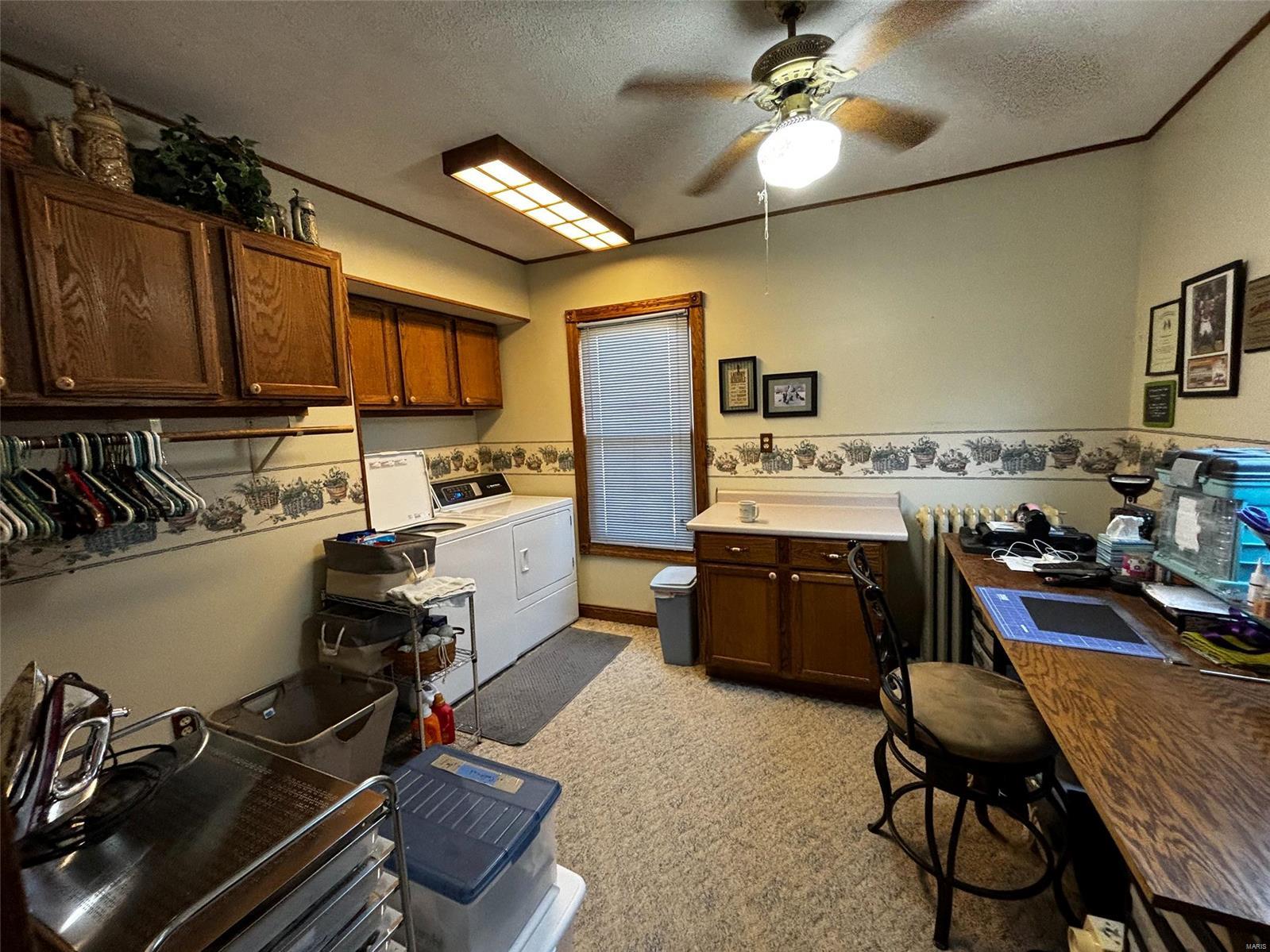 102 N Clark Street Property Photo 17