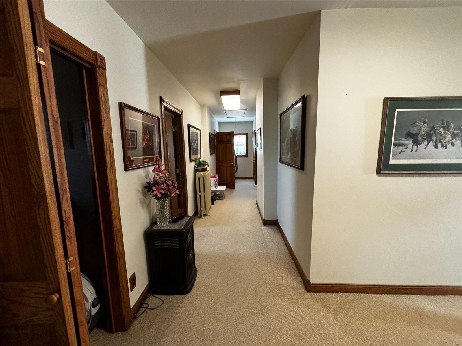 102 N Clark Street Property Photo 18