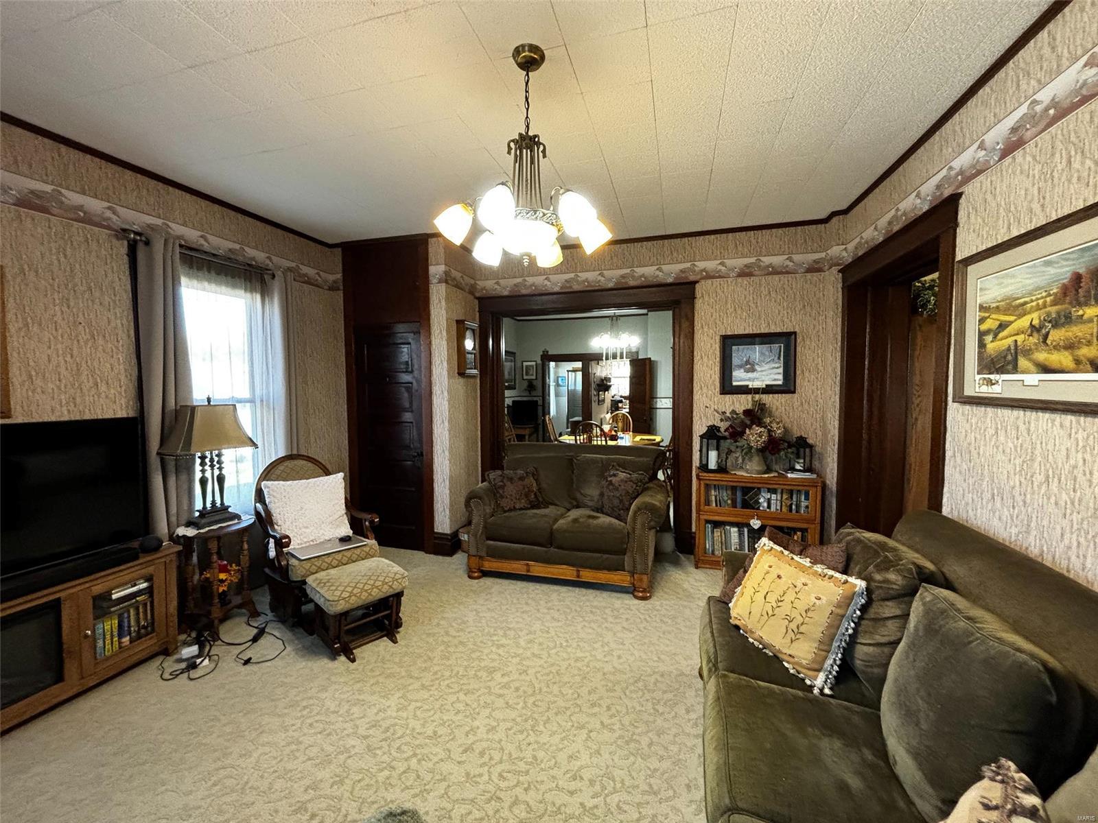 102 N Clark Street Property Photo 20