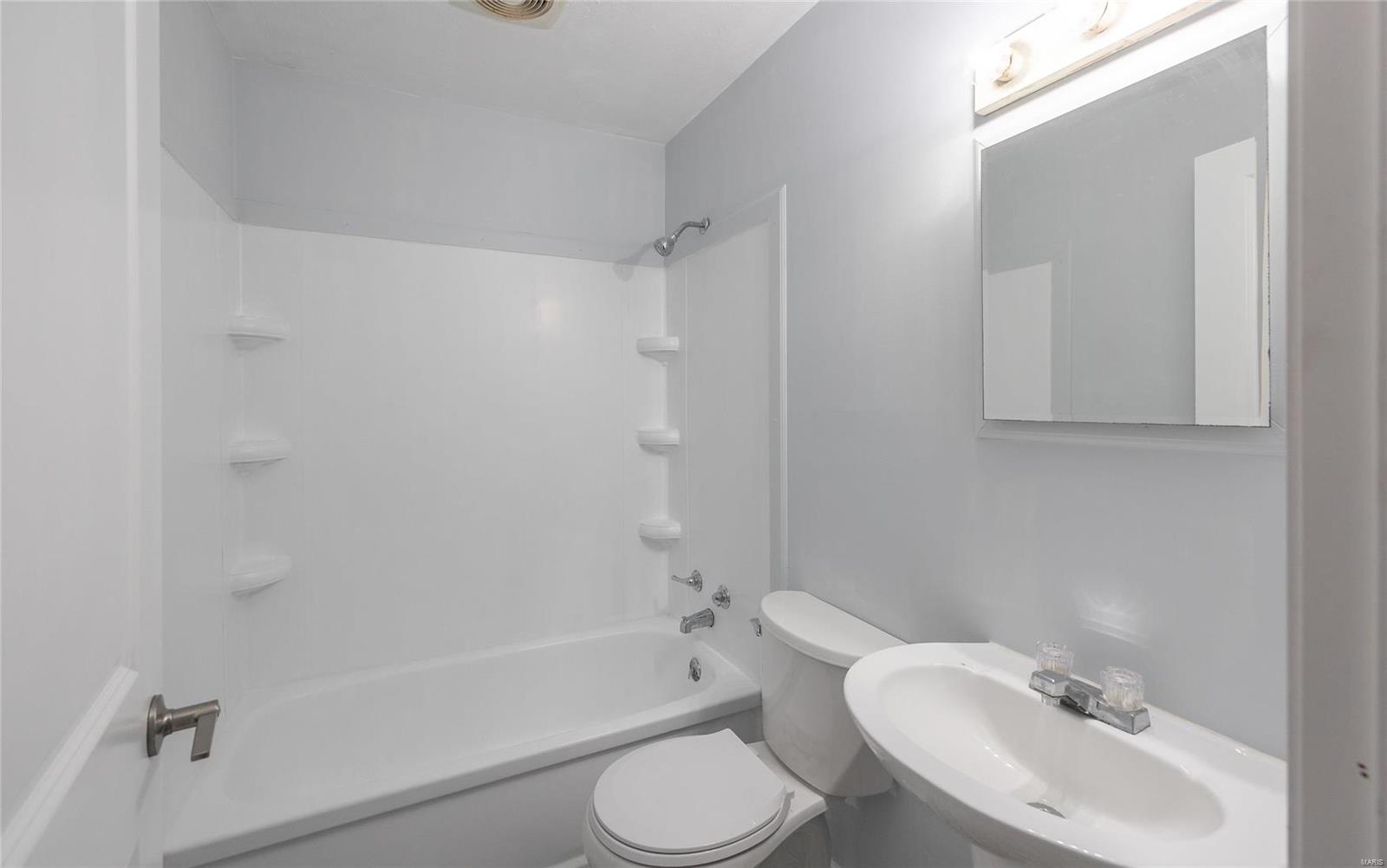 712 N Meramec St Property Photo 8