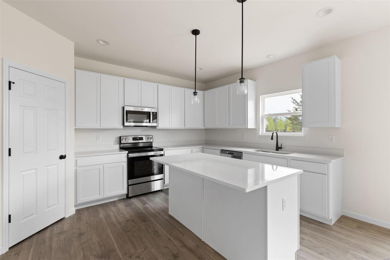 128 Day Lily Lane Property Photo 6