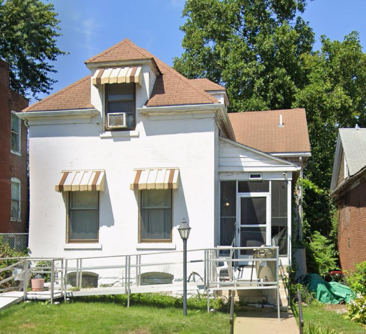 1035 Sells Avenue Property Photo 1