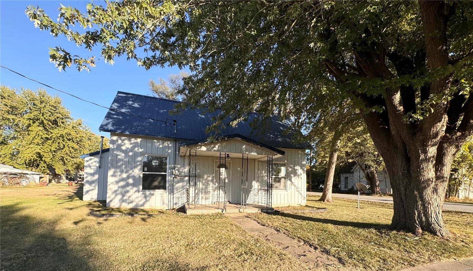 305 S Main Street Property Photo 1