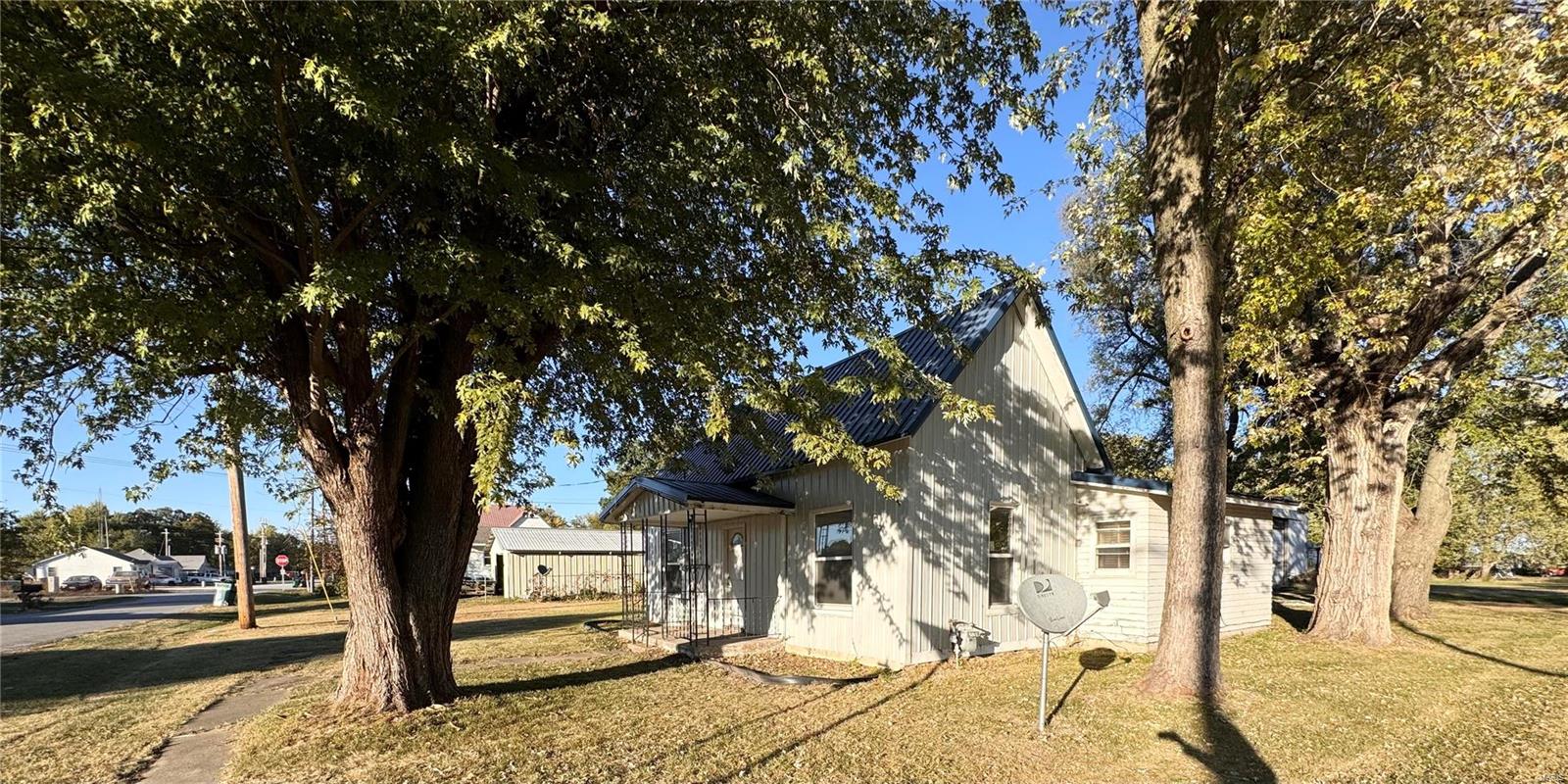 305 S Main Street Property Photo 2