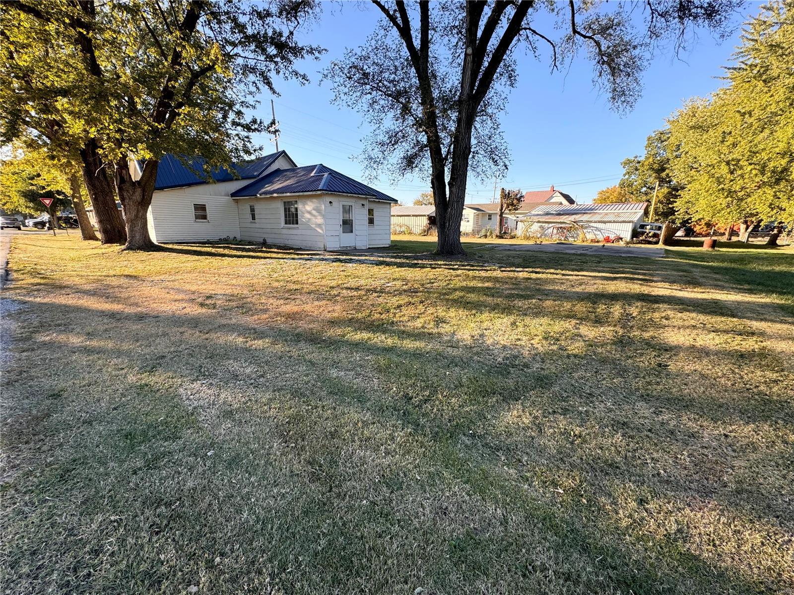 305 S Main Street Property Photo 4
