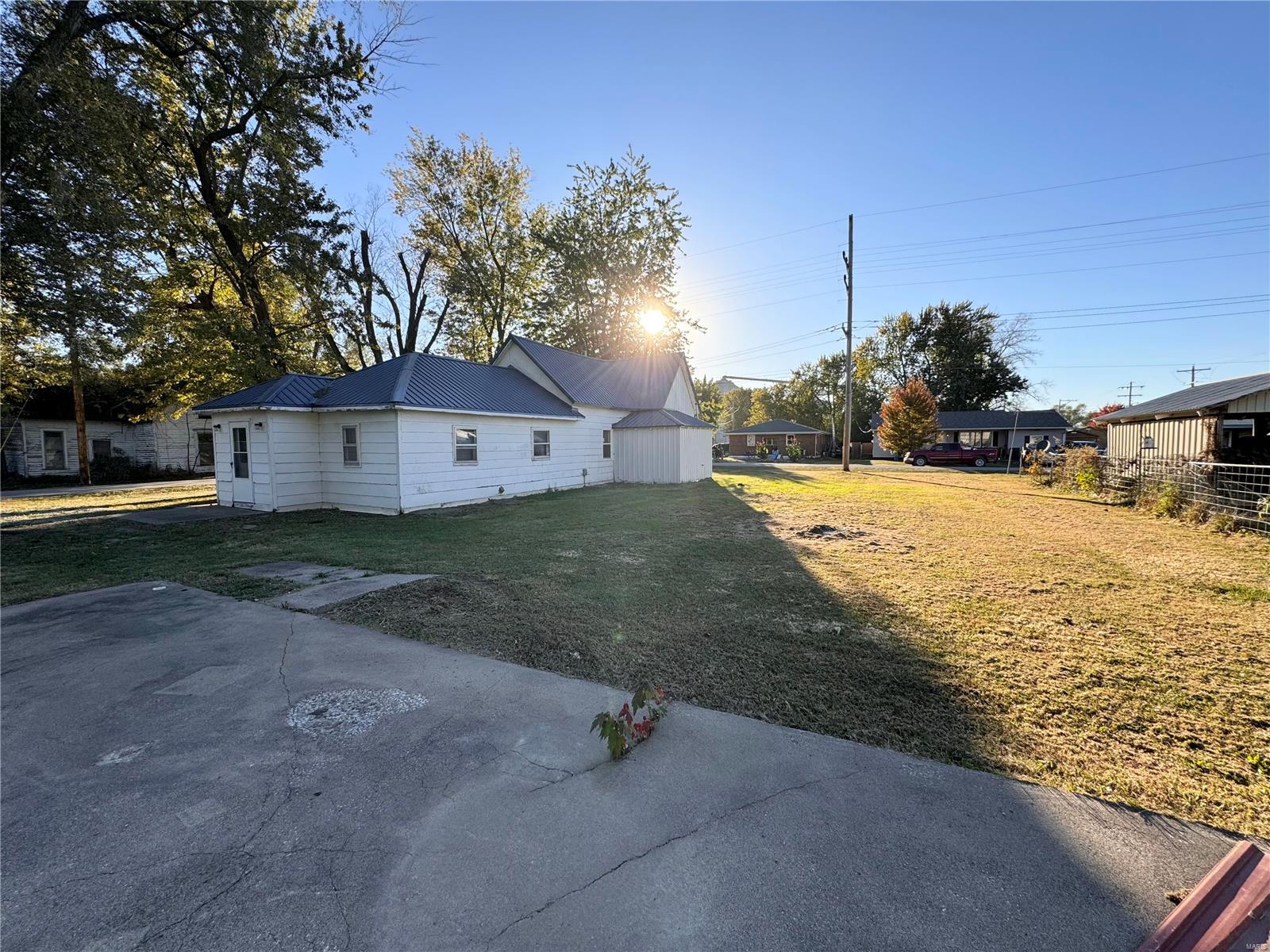 305 S Main Street Property Photo 5