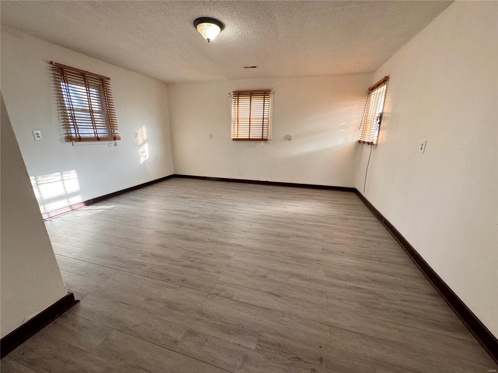305 S Main Street Property Photo 12