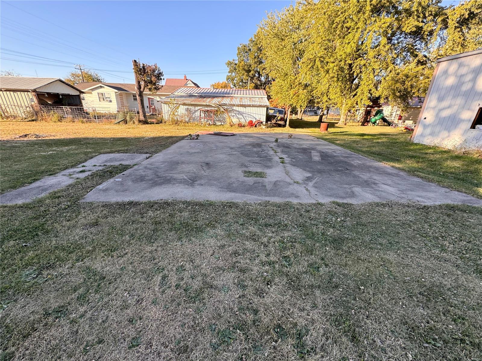 305 S Main Street Property Photo 16