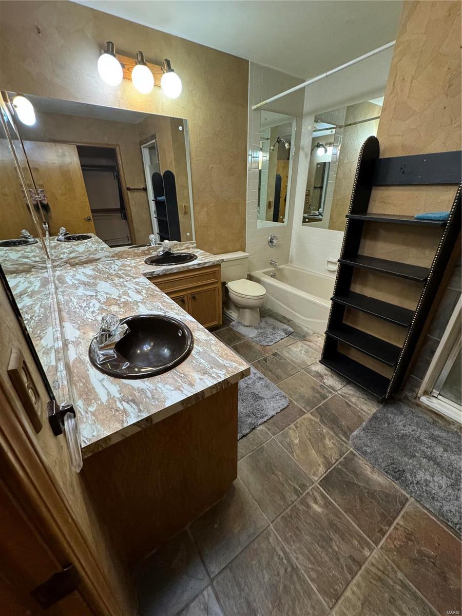22 Greenbriar Drive Property Photo 11