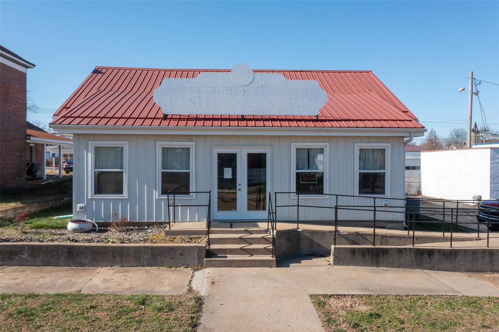 152 S Main St