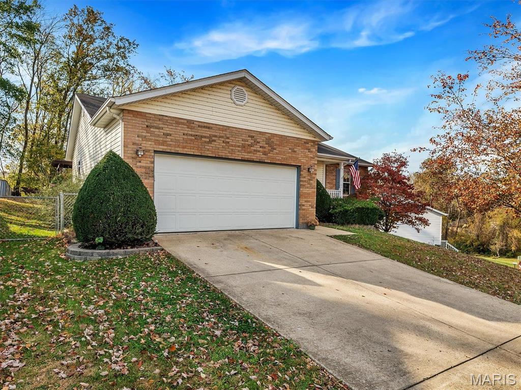 2352 Brookview Drive Property Photo 2