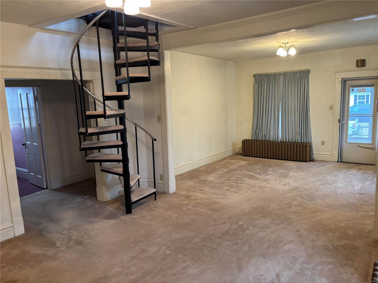 110 N White Oak Street Property Photo 5