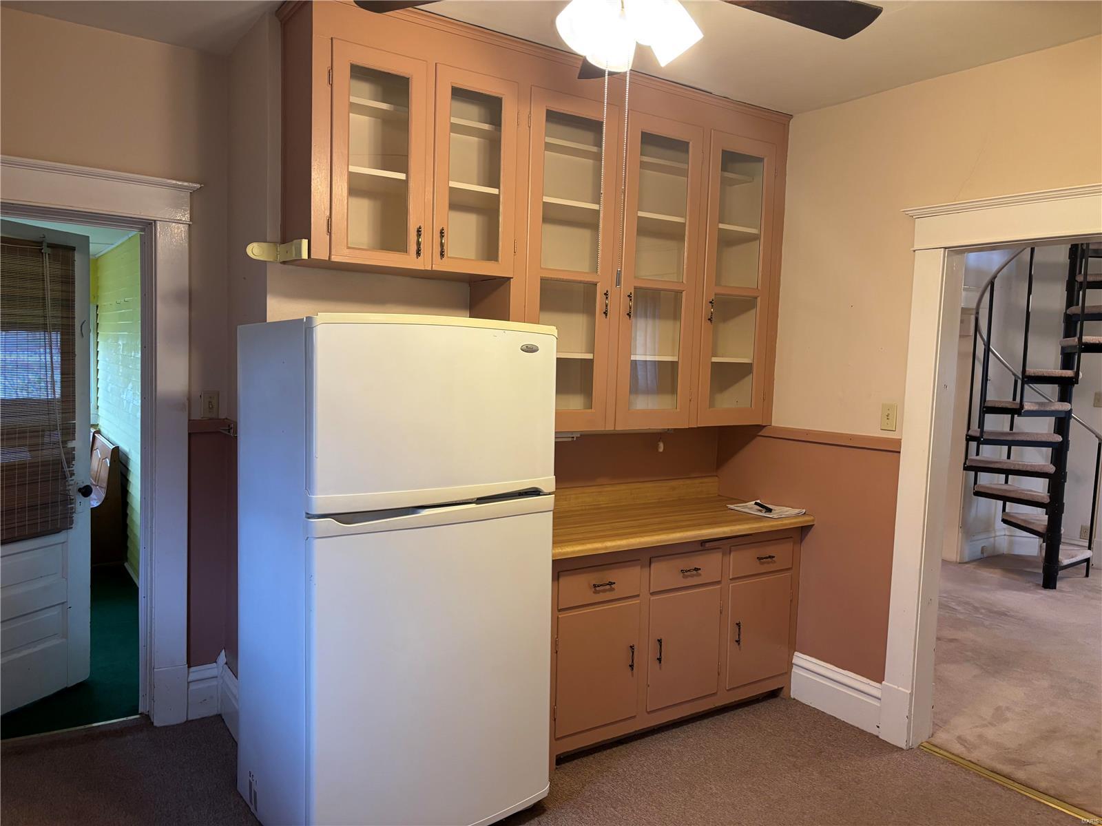 110 N White Oak Street Property Photo 6