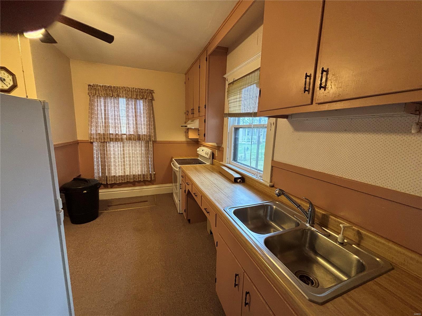 110 N White Oak Street Property Photo 8