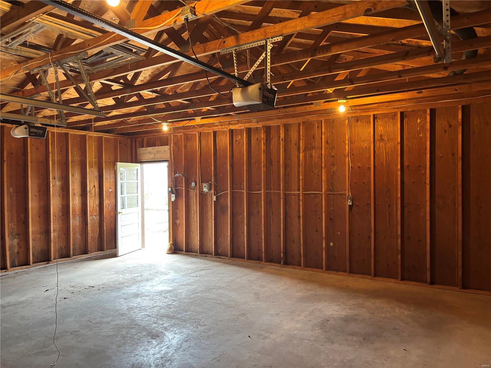 110 N White Oak Street Property Photo 22