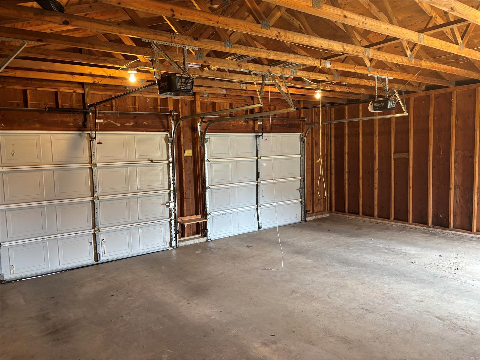 110 N White Oak Street Property Photo 24