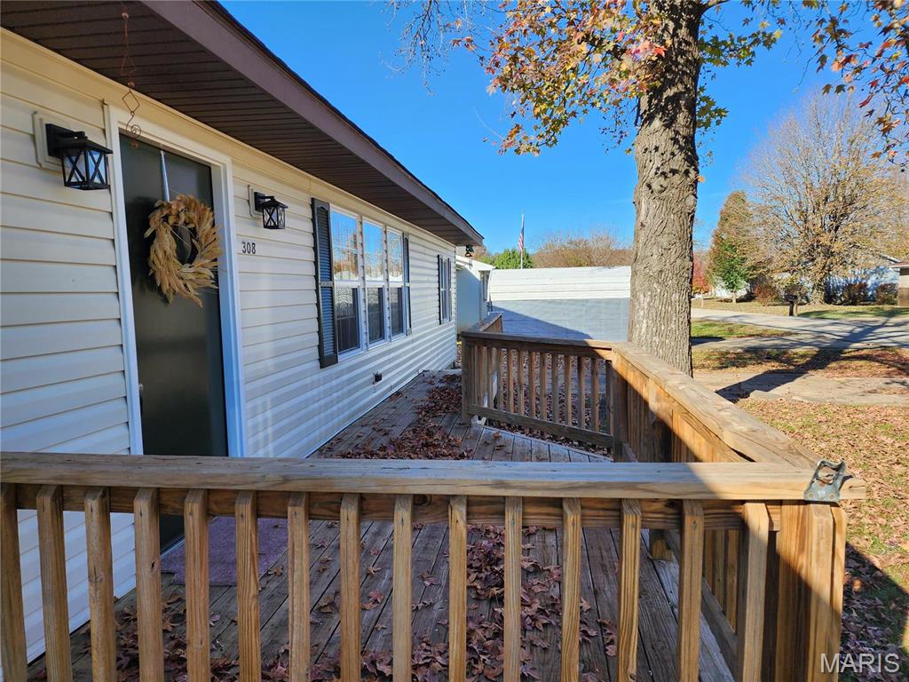 308 Navajo St Property Photo 6
