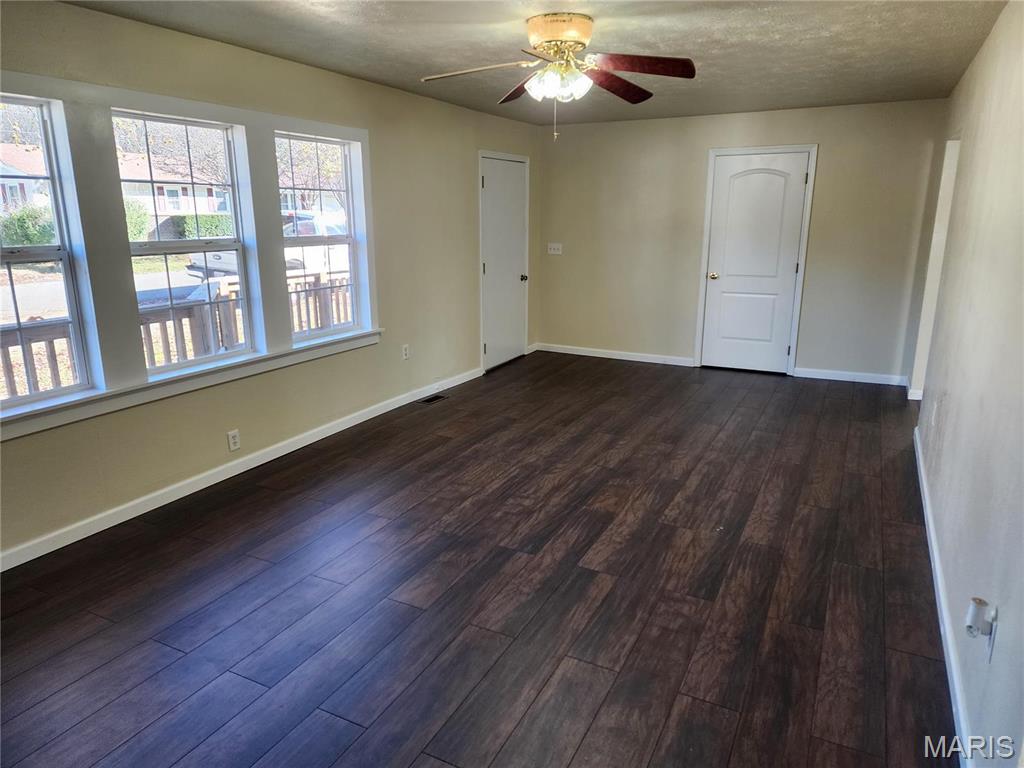 308 Navajo St Property Photo 7