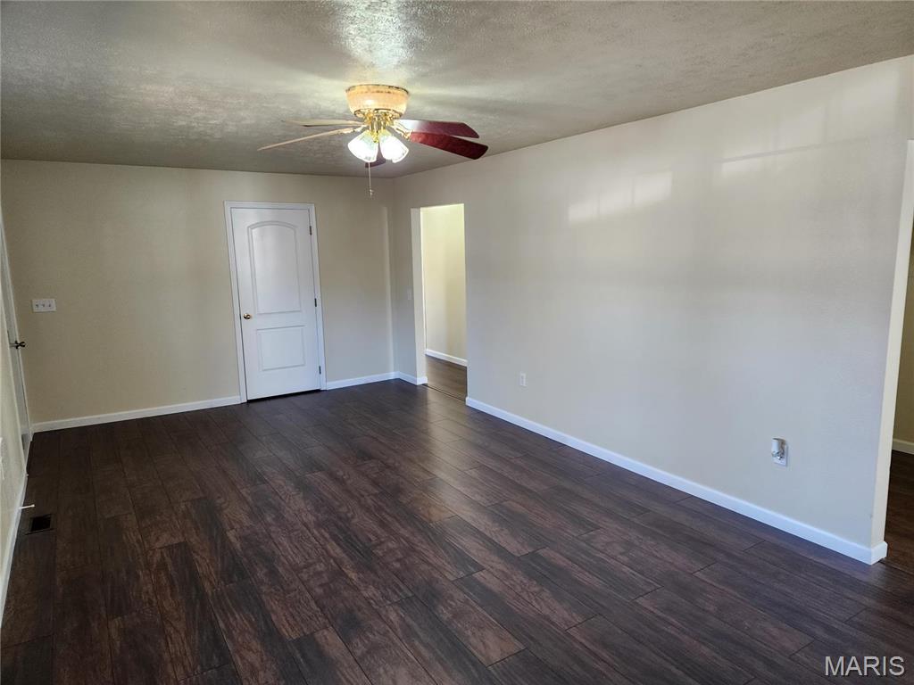 308 Navajo St Property Photo 8