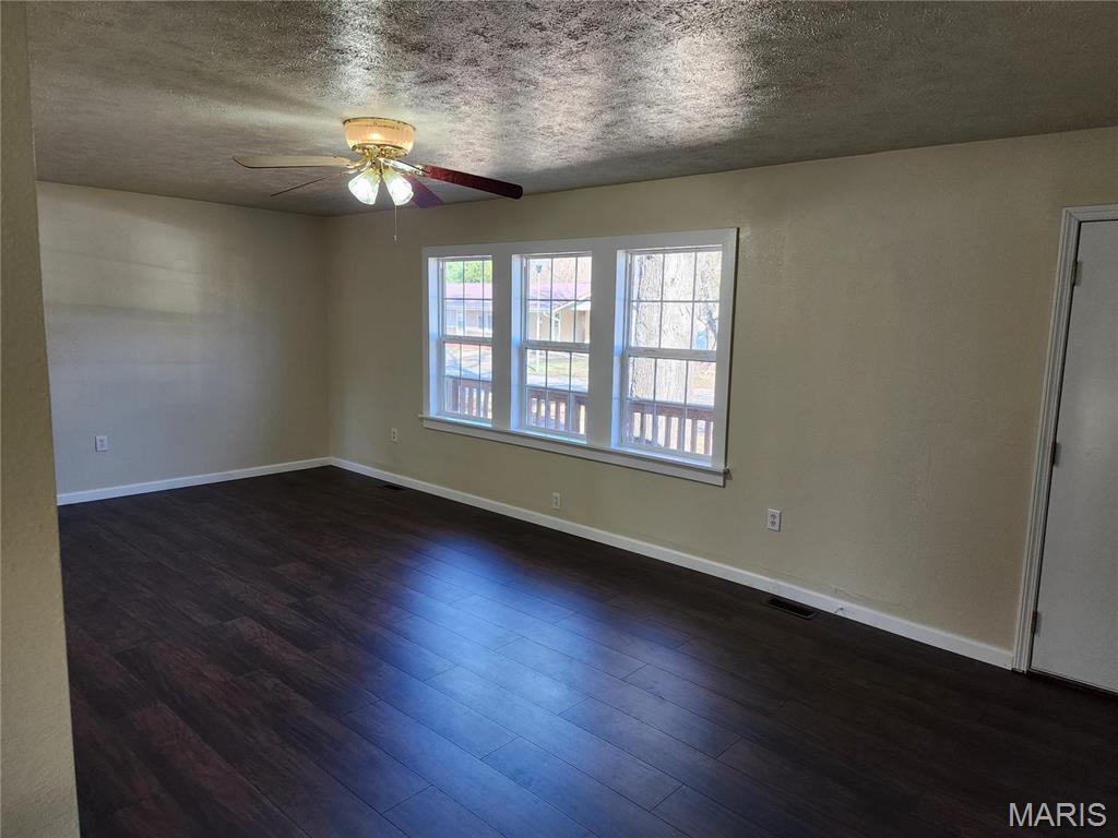 308 Navajo St Property Photo 14