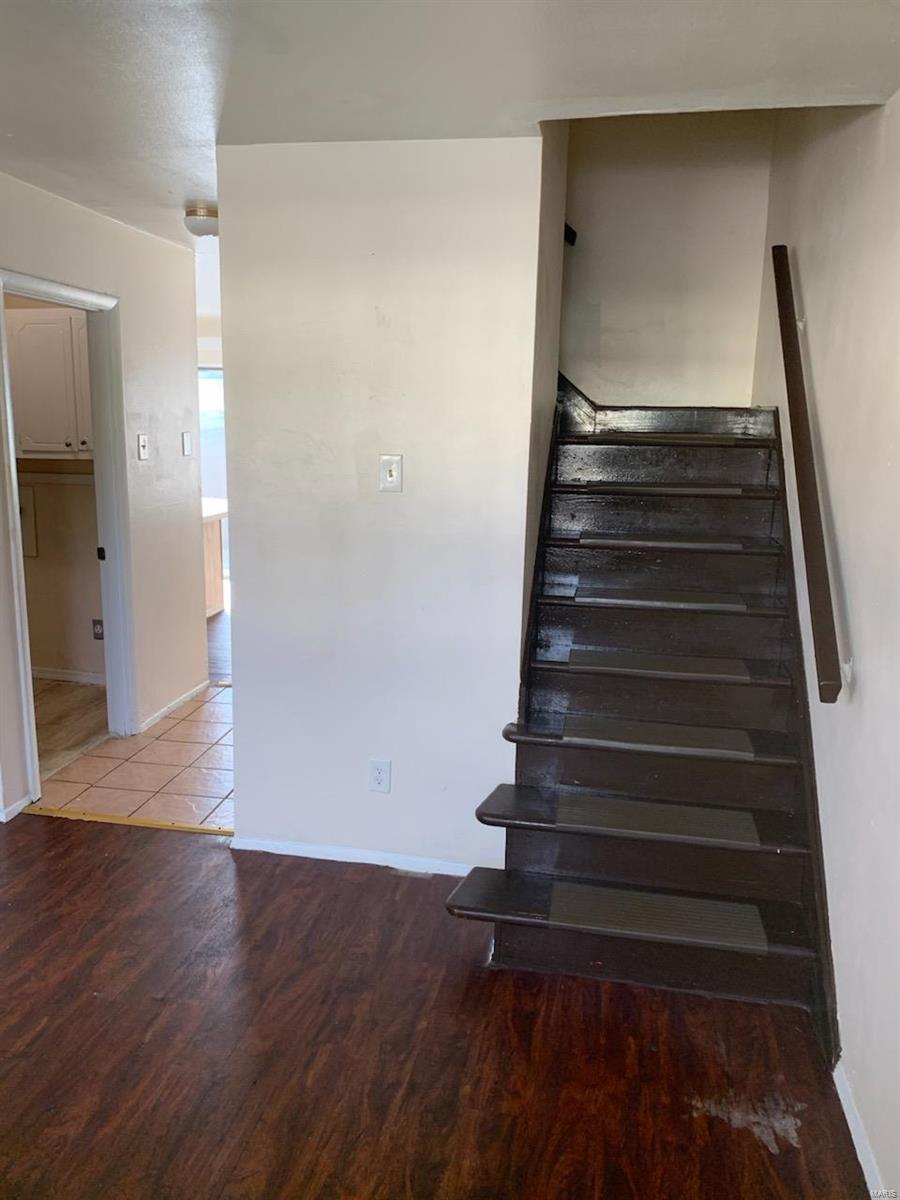 7200 Hazelcrest Property Photo 3