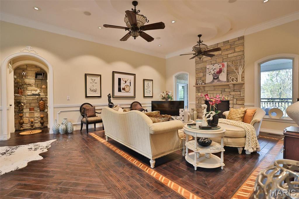 7406 Creek Ridge Lane Property Photo 5
