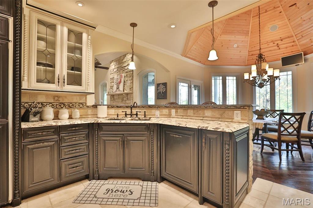 7406 Creek Ridge Lane Property Photo 37