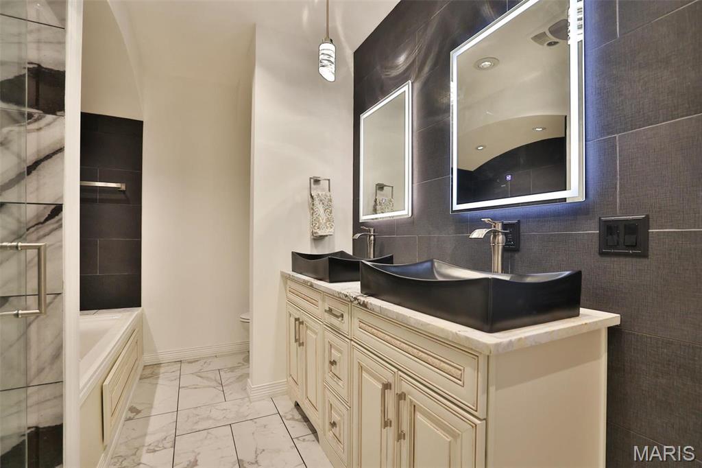 7406 Creek Ridge Lane Property Photo 64