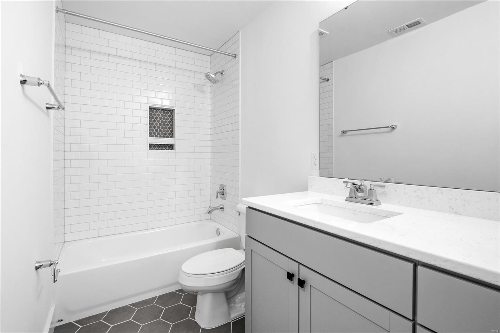 6927 Sutherland Avenue Property Photo 27