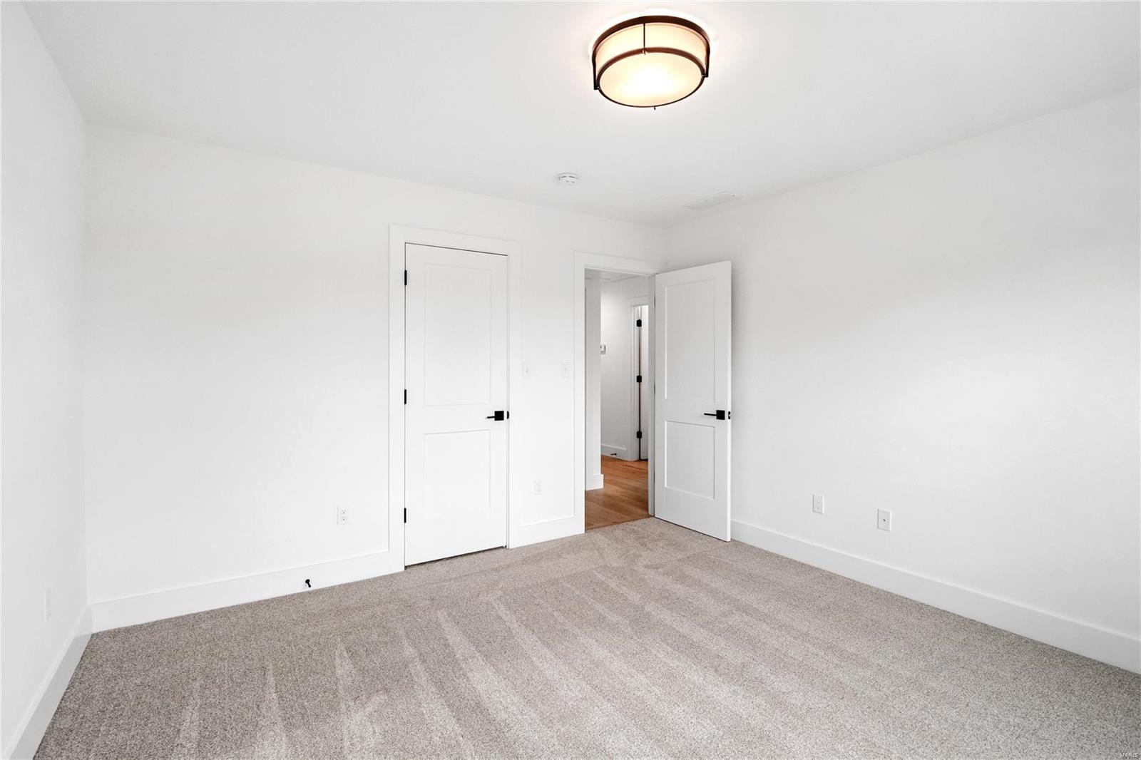 6927 Sutherland Avenue Property Photo 32