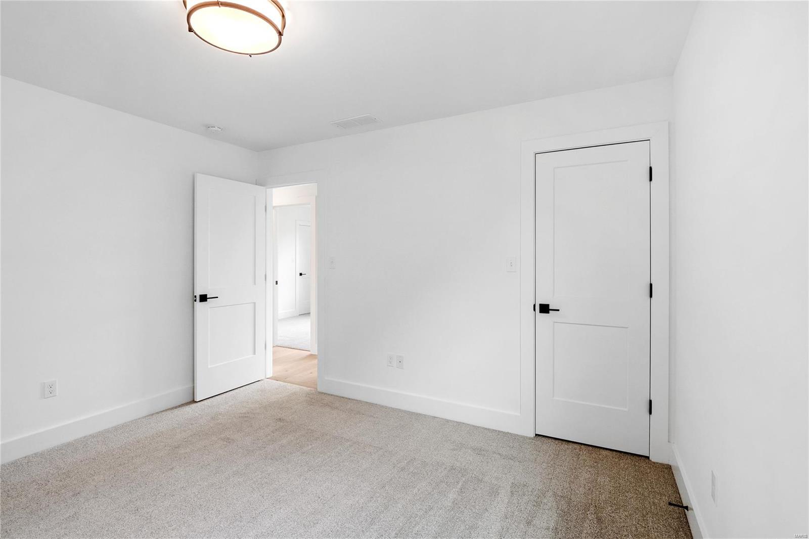 6927 Sutherland Avenue Property Photo 34