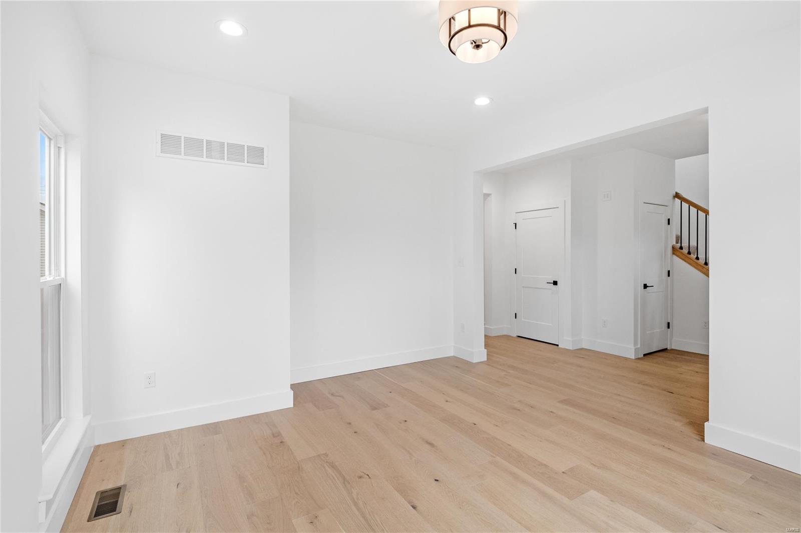 6927 Sutherland Avenue Property Photo 38
