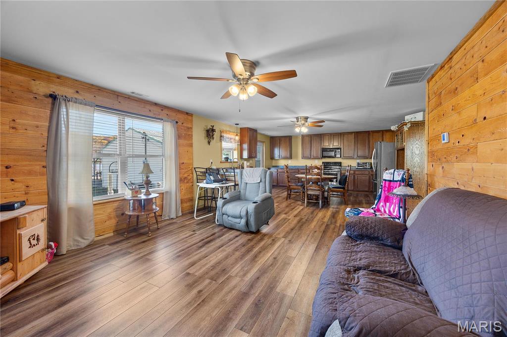 9136 Beach Drive Property Photo 5
