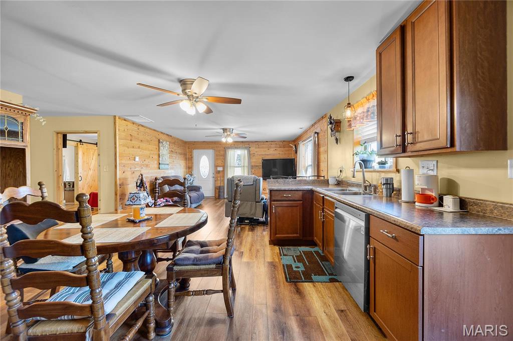 9136 Beach Drive Property Photo 10