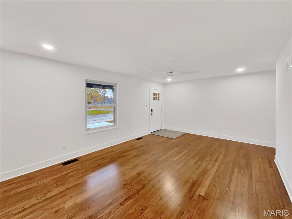1673 Kingsford Drive Property Photo 2