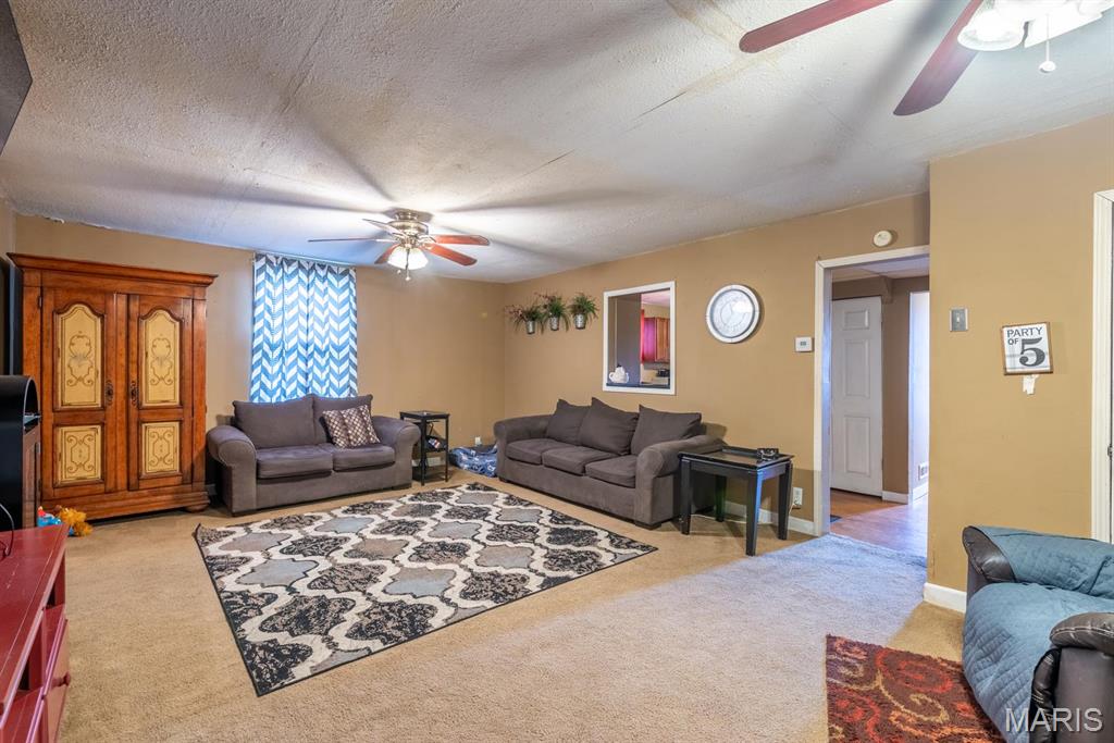 156 W Holden Avenue Property Photo 3