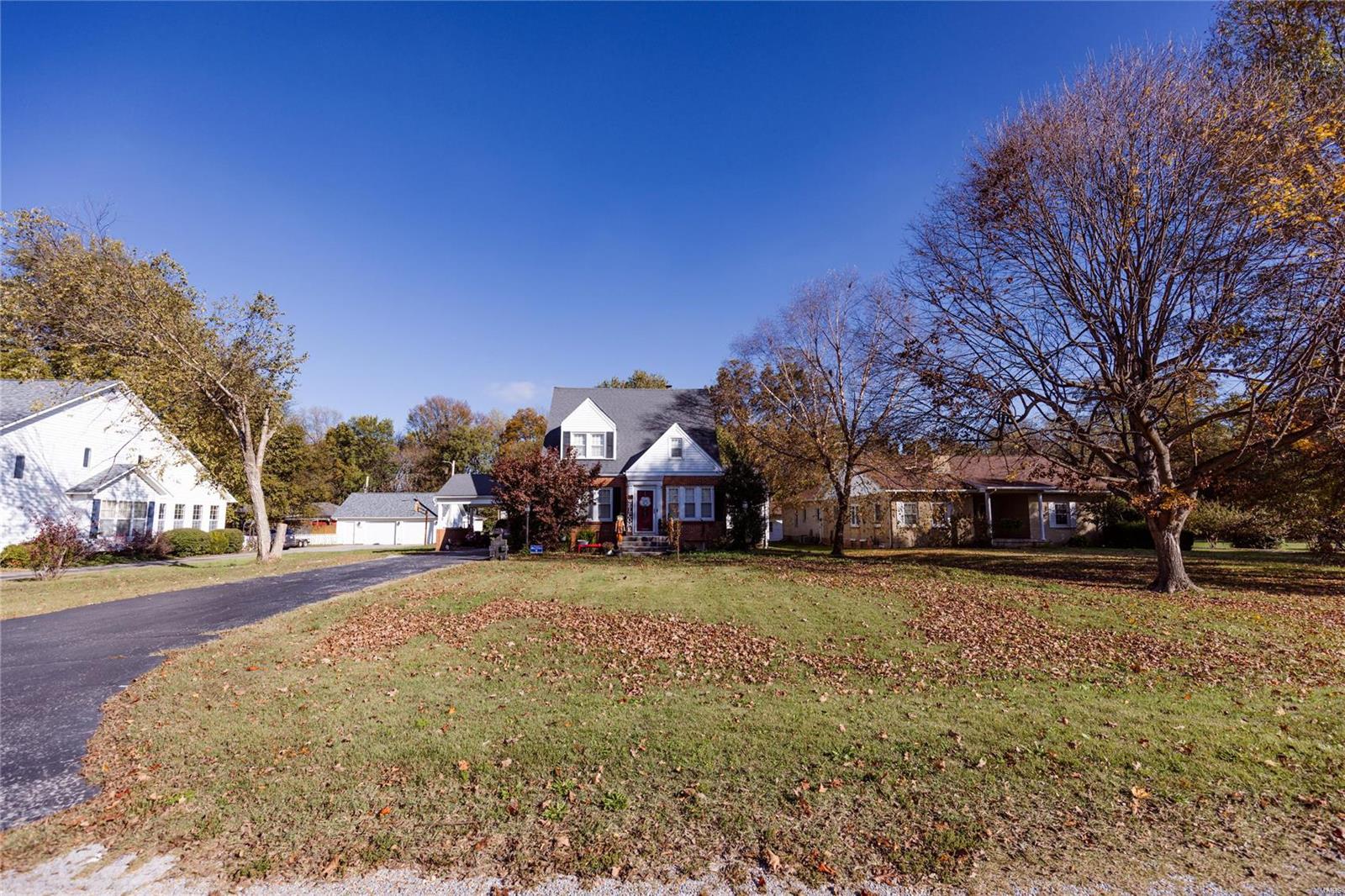 1040 North Kingshighway Property Photo 3
