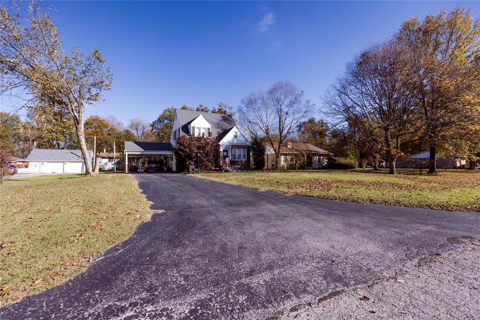 1040 North Kingshighway Property Photo 4