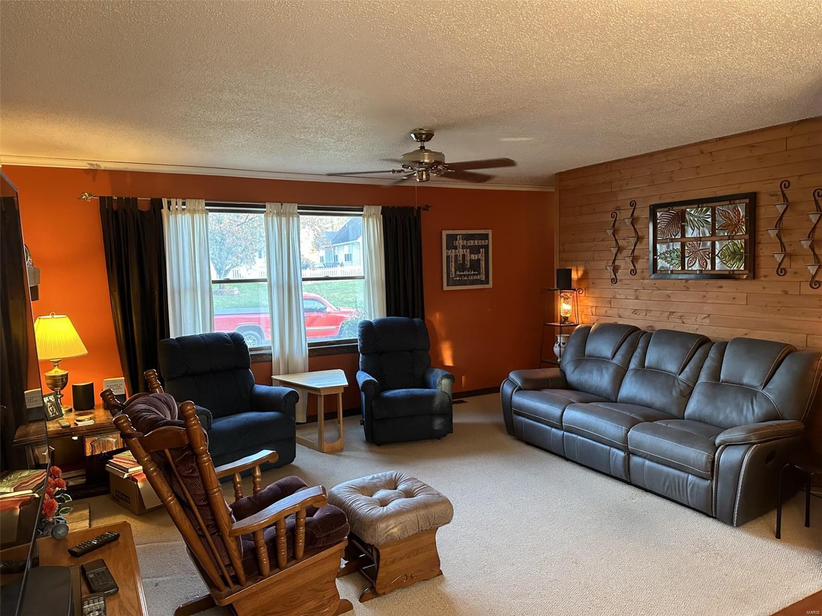 25 Whispering Oaks Drive Property Photo 5