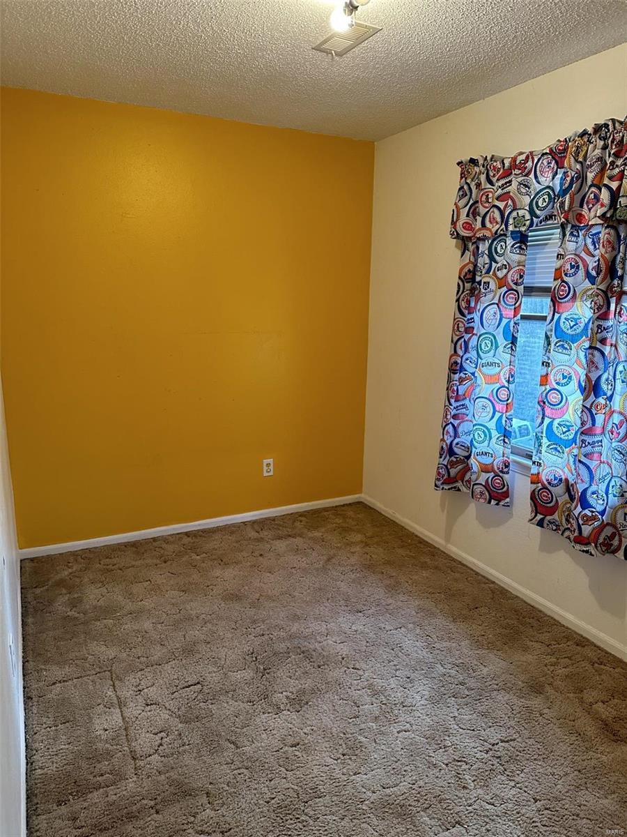 25 Whispering Oaks Drive Property Photo 17