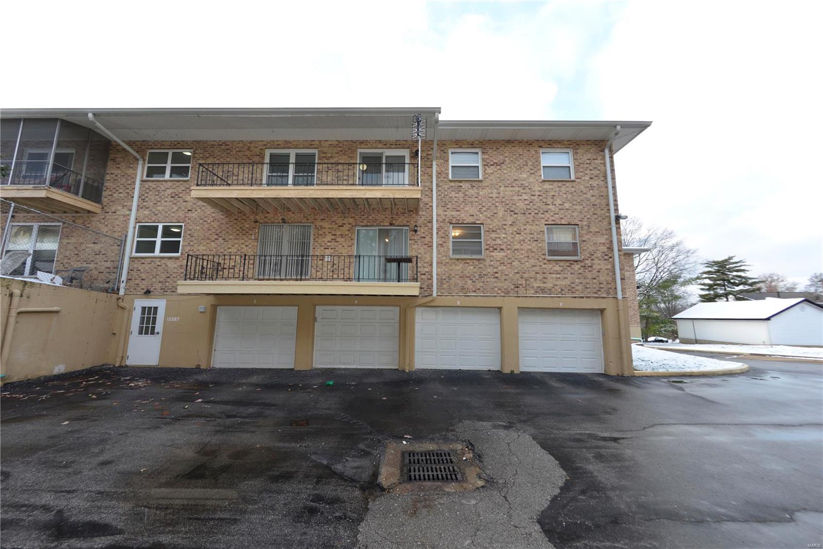 10387 Forest Brook Lane B Property Photo 3