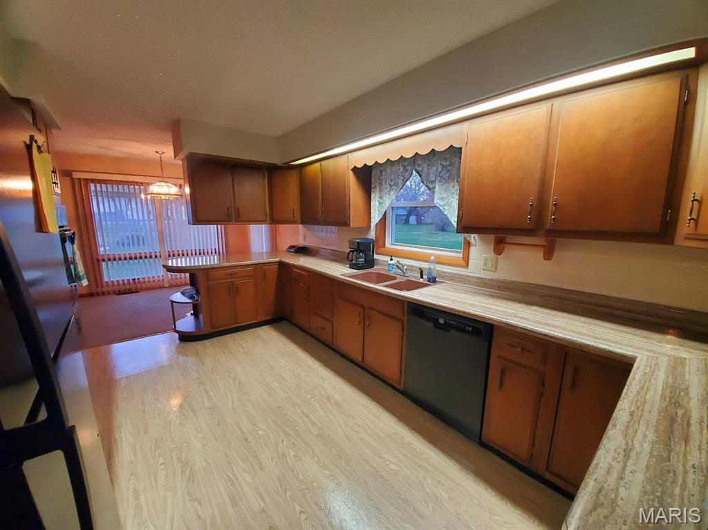 102 W Quincy Street Property Photo 2