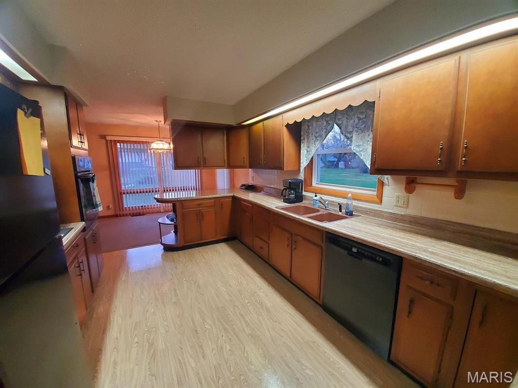 102 W Quincy Street Property Photo 3