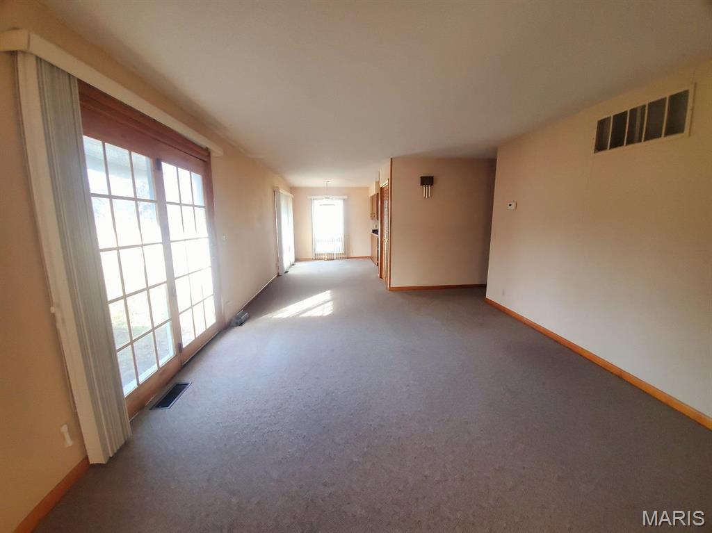 102 W Quincy Street Property Photo 10