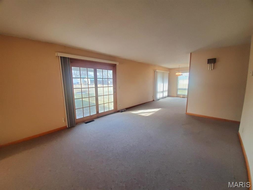 102 W Quincy Street Property Photo 11