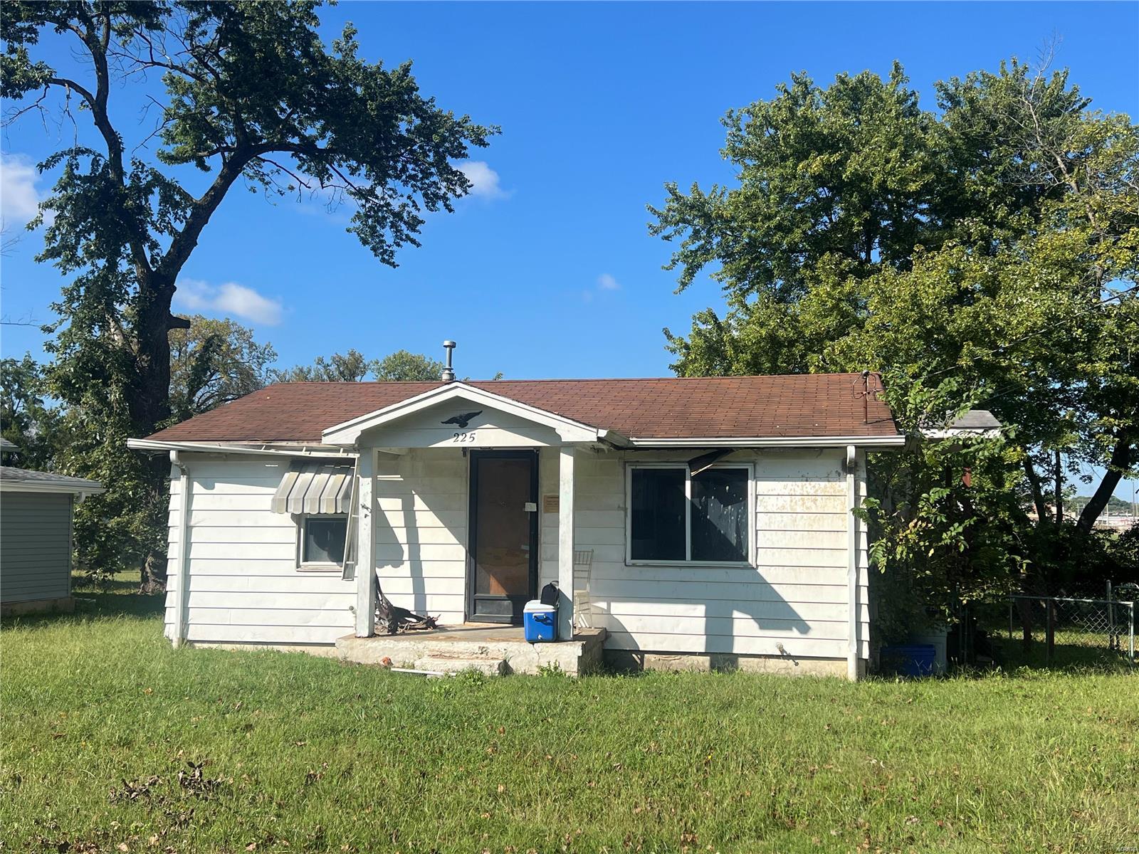 225 Lakeside Avenue Property Photo 1